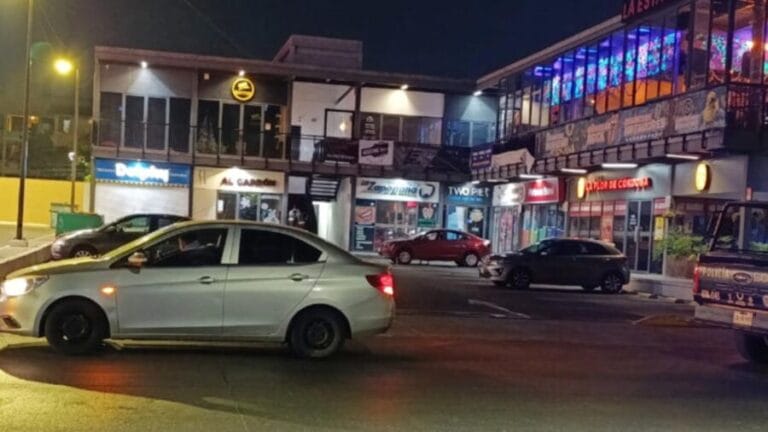 Hombre es golpeado tras intentar salir de un bar sin pagar en Guadalajara, Jalisco