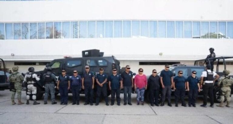 Vinculan a proceso a 11 policías por presuntos nexos con la delincuencia en Chiapas. Son de al menos tres municipios distintos.