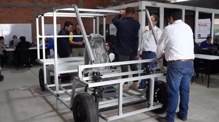 Una empresa de telefonía sin experiencia diseñará Olinia, auto eléctrico del gobierno de Claudia Sheinbaum.