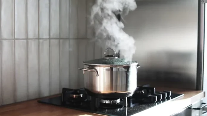 Bebé de un año sufre quemaduras graves tras caerle olla con frijoles hirviendo en Frontera, Coahuila