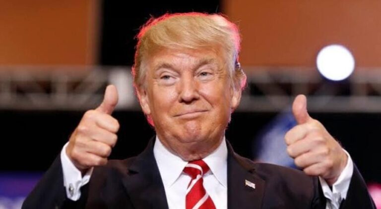 Estados Unidos decidirá qué petroleras operarán en Venezuela, dice Donald Trump en reunión con empresarios.