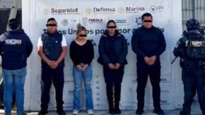 Detienen a tres policías de Puebla acusados de asesinar a dos oficiales y tener vínculos con 