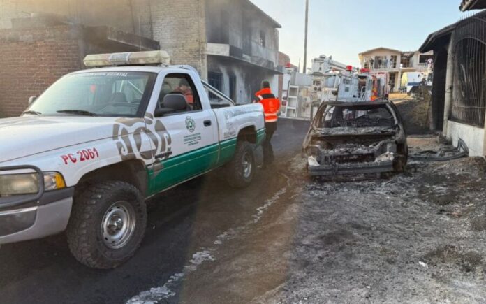 Se incendia presunta bodega de huachicol en Michoacán; hay dos lesionados