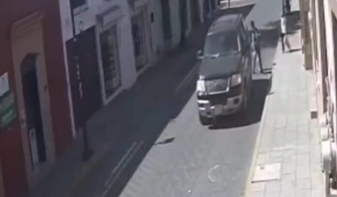 Video Camioneta arrolla a madre e hijas en el Centro Histórico de Oaxaca