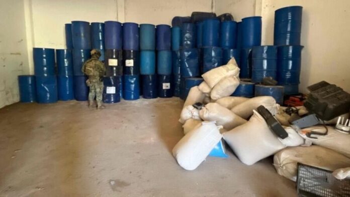 Desmantelan narcolaboratorio en Guerrero que sería del hermano de Emma Coronel, esposa de 