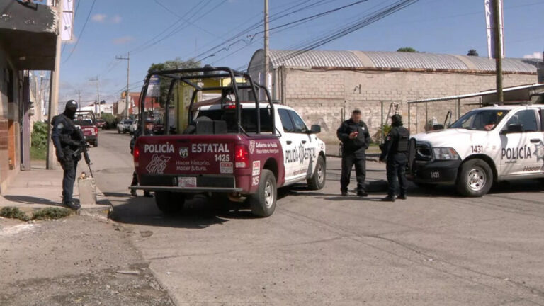 Sujeto ataca con machete a su esposa y suegros en Puebla