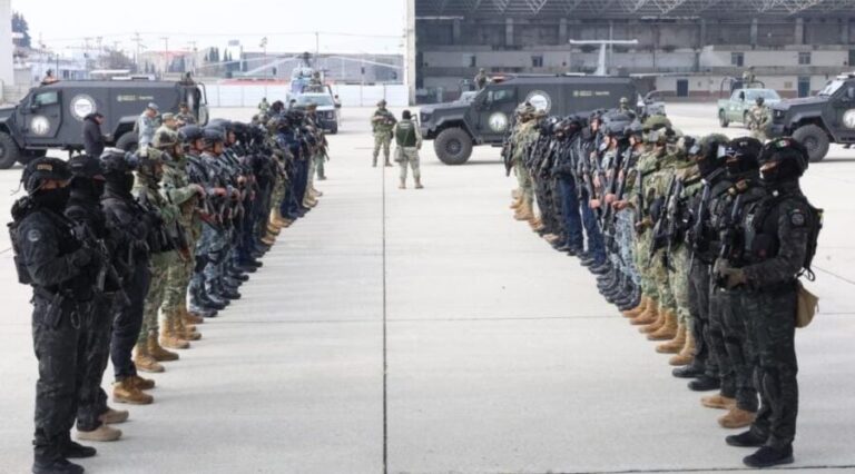 Traslada México a otros 37 líderes criminales a Estados Unidos. Así se busca complacer al presidente Donald Trump.