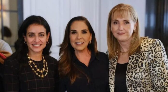 Participa Mara Lezama, junto con Shaikha Al Nowais, de la ONU Turismo, y Gloria Guevara, presidenta del WTTC, en mesa de alto nivel.