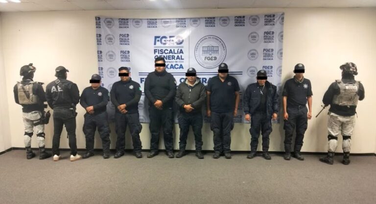 Detienen a siete policías presuntamente involucrados en homicidio de un menor de edad en Oaxaca