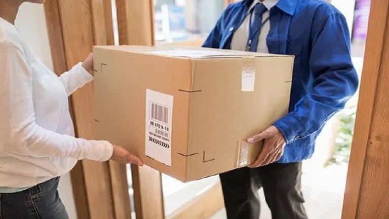 Video: Delincuentes rescatan etiquetas de la basura para estafar gente en Cdmx con el “paquete fantasma”