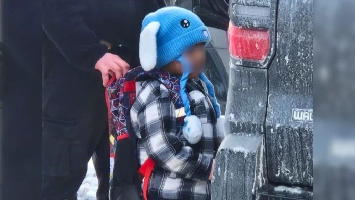 Video: Agentes de ICE detienen a niño de cinco años en Minneapolis, Estados Unidos