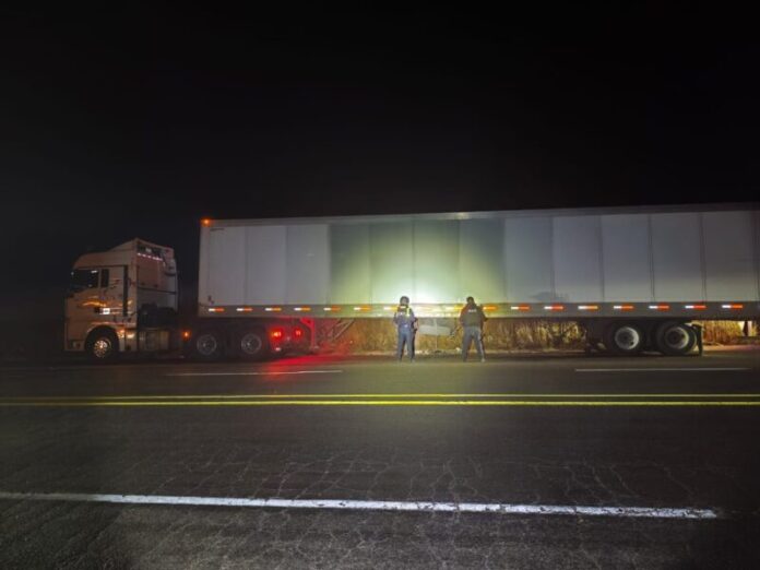 Recuperan tractocamión robado con autopartes valuadas en 500 mil pesos en San Felipe, Guanajuato