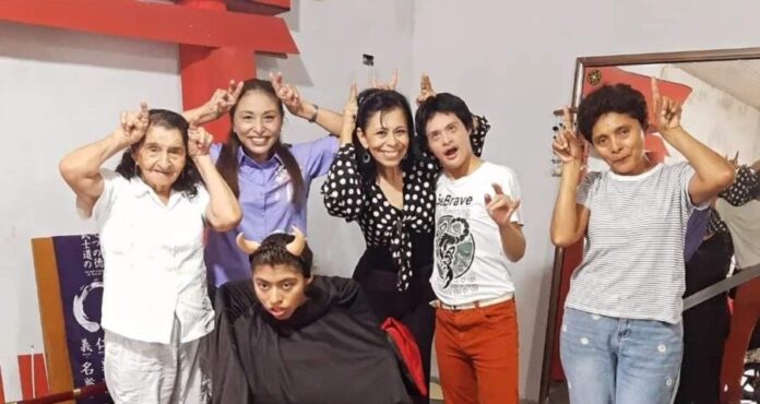 Desde el escenario, el Colectivo D’Arte Conciencia impulsa el apoyo a los sectores vulnerables de Playa del Carmen.