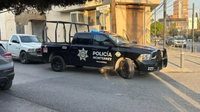 Roban 500 mil pesos a hombre tras salir de un banco en Monterrey, Nuevo León