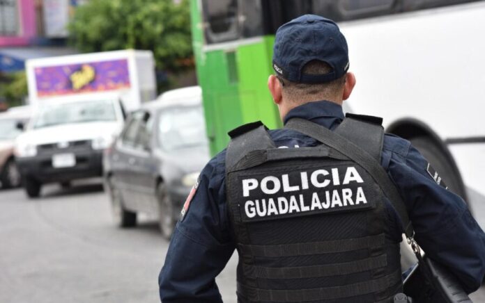 Detienen a policía de Guadalajara, Jalisco, por presuntamente abusar de un adolescente
