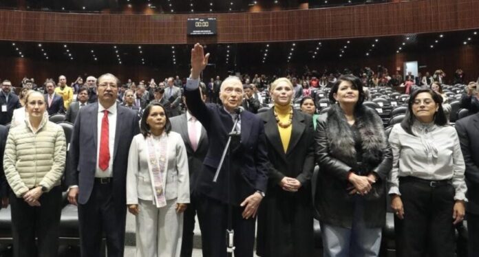 Alejandro Gertz Manero rinde protesta como embajador de México en Reino Unido. El Pleno de la Comisión Permanente lo ratificó.
