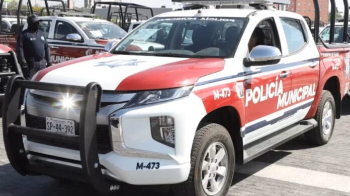 Detienen a un hombre que durmió durante varios días con el cadáver de una mujer en Puebla