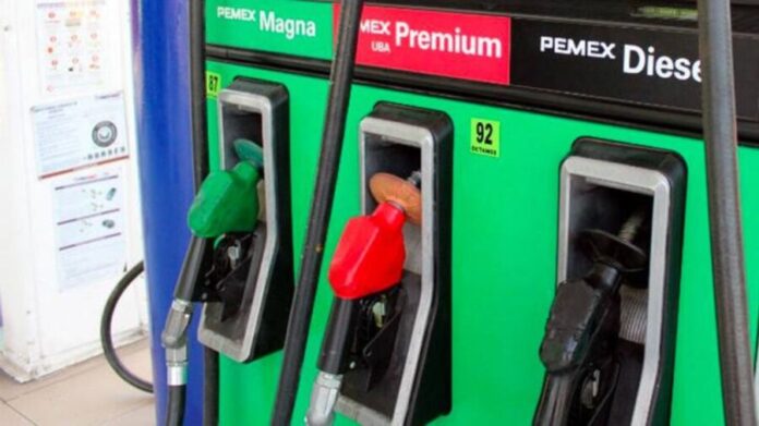 Especialistas señalan que gasolina en México es la segunda más cara del mundo pese a caída en el precio del petróleo