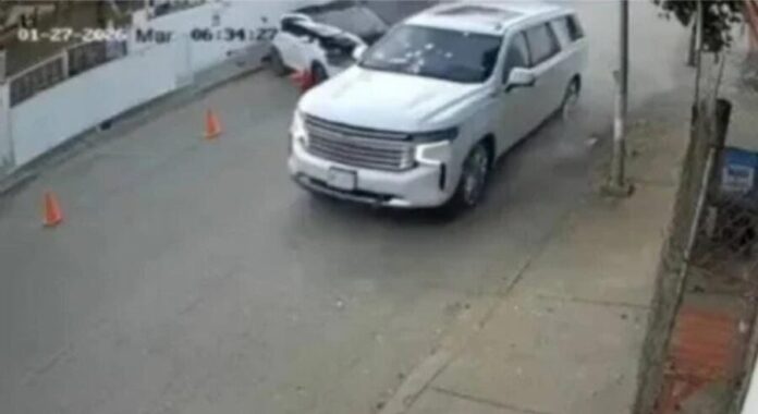 Violencia en Sinaloa; disparan contra vehículo del secretario de Seguridad de Culiacán. Es un nuevo choque armado.