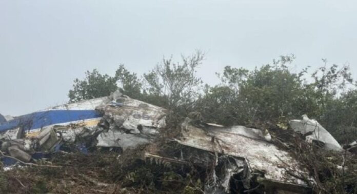 Mueren 15 personas que iban en avión desaparecido en Colombia; aeronave chocó. Iban a bordo un congresista, un candidato y sus equipos.