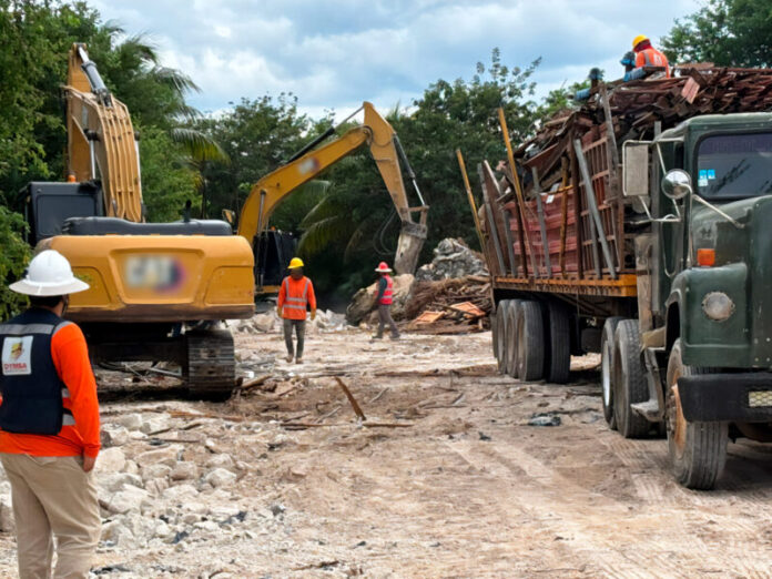 La Profepa clausura el proyecto de más de mil millones de dólares de Royal Caribbean en Mahahual, Quintana Roo.