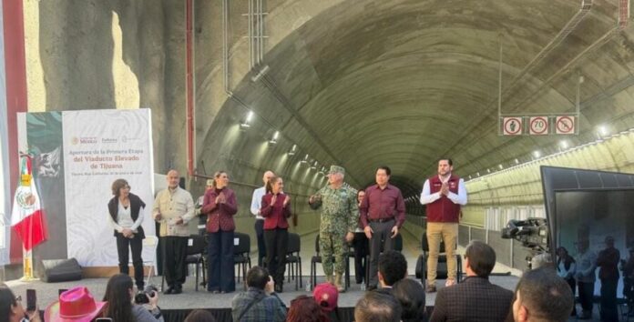 Claudia Sheinbaum inaugura viaducto elevado en Tijuana Baja California; vecinos denuncian daño a sus casas.