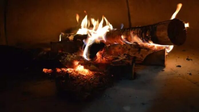 Muere hombre intoxicado por monóxido de carbono en Irapuato, Guanajuato; intentaba calentar su hogar con carbón