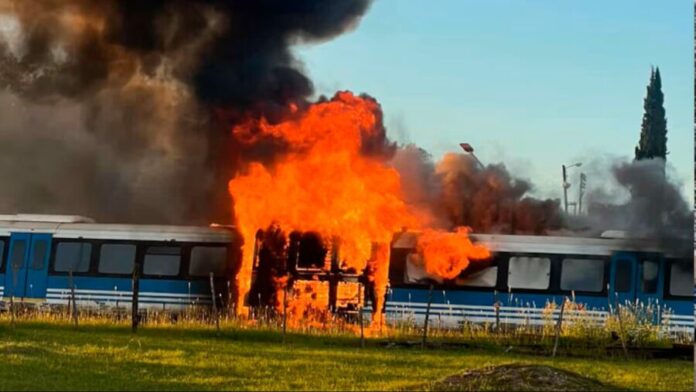 Video: Se incendia un tren con más de 120 pasajeros en Argentina