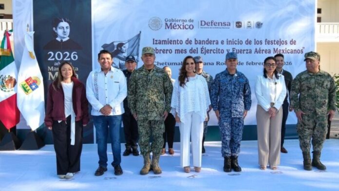 Encabeza Mara Lezama izamiento de Bandera en Chetumal e inicia festejos del Ejército y Fuerza Aérea Mexicanos.