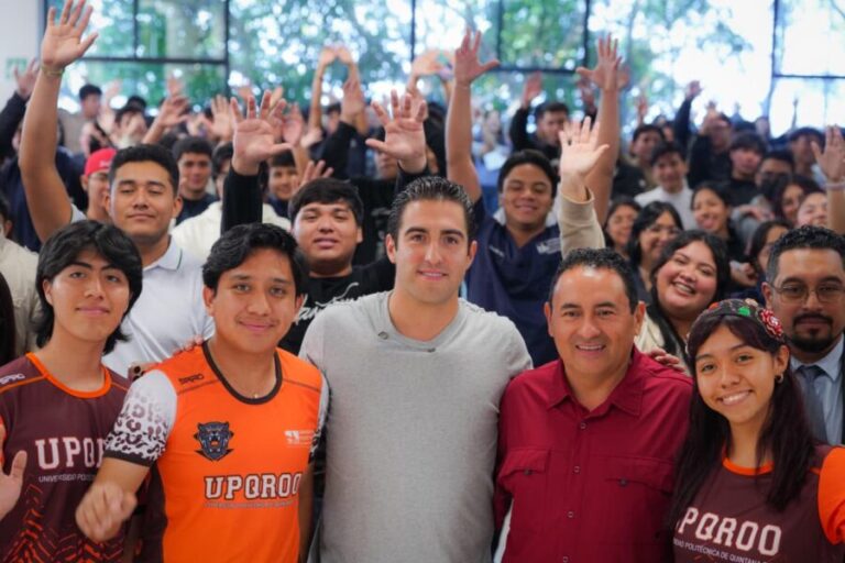 Gino Segura continúa el diálogo con estudiantes de universidades públicas de Quintana Roo