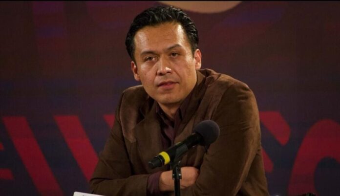 Destituyen a Marx Arriaga de la SEP; fue el creador de los polémicos libros de texto de la 4T. Fue sacado a la fuerza.