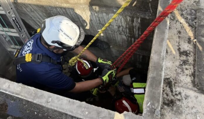 Adulto mayor cae en fosa abierta al visitar la tumba de su esposa en Guadalajara, Jalisco