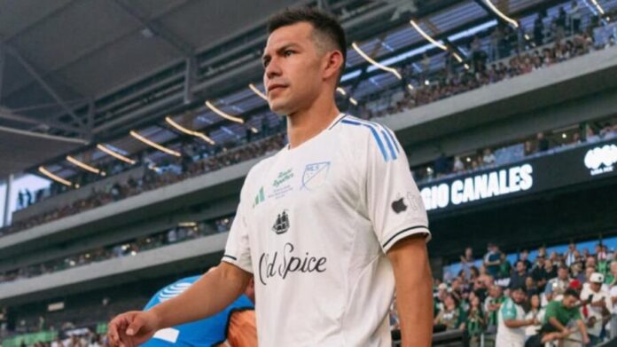 Se le subió la fama a Hirving 