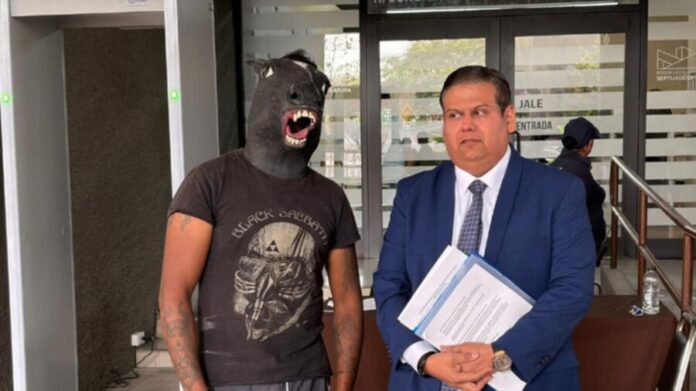 Video: Therian llega al Congreso de Nuevo León y presenta propuesta para detener el bullying hacia ellos