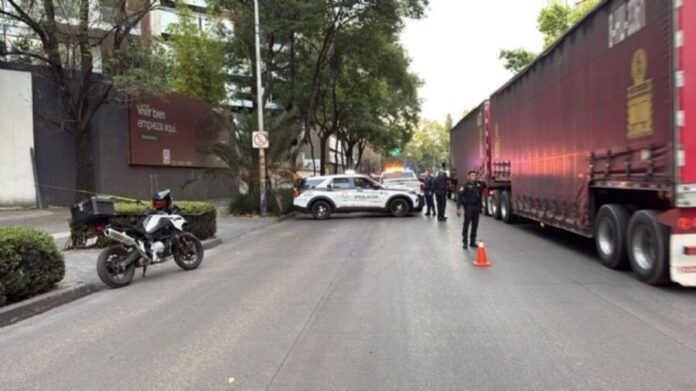 Muere mujer tras caer desde el octavo piso de un edificio en la Condesa, en Cdmx