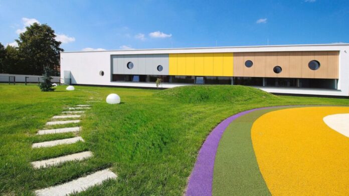 Maestra de jardín de niños confiesa consumir cocaína durante su jornada laboral en Wisconsin, Estados Unidos