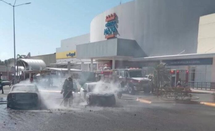 Fueron 10 los vehículos incendiados este 22 de febrero en Playa del Carmen. Así lo informó el director de Bomberos.