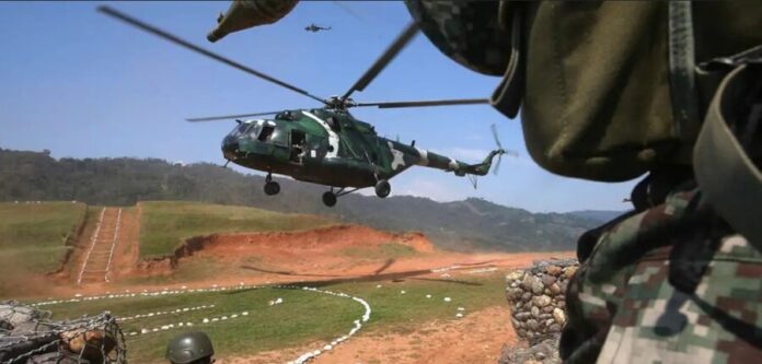 Mueren 15 personas, entre ellas siete menores, en accidente de helicóptero militar de Perú