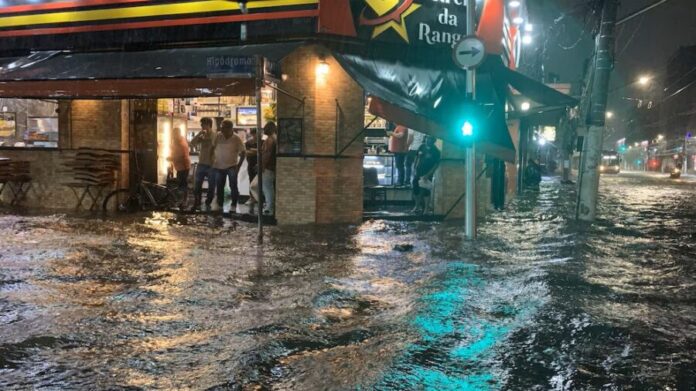 Mueren al menos 20 personas y cientos quedan damnificadas por las lluvias torrenciales en Brasil