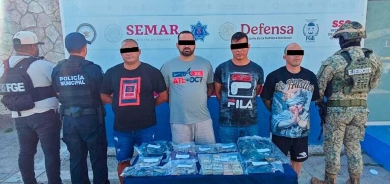 Detienen a tres cubanos y un mexicano con drogas y 75 mil dólares en Cancún. Fueron detectados en un filtro de seguridad.