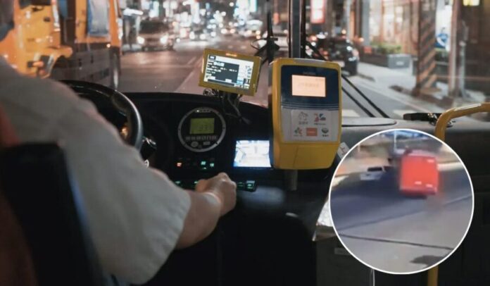 Video Chofer embiste camioneta y evita ataque armado contra autobús en Jalisco