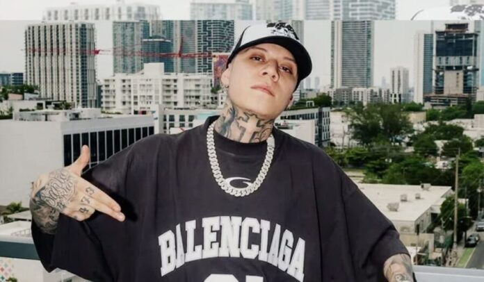 Video: Santa Fe Klan hace feliz a niño de dos años al entregarle sus prótesis