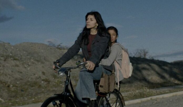 Video Estrenan tráiler de “Risa y la cabina del viento”, el debut actoral de Cazzu