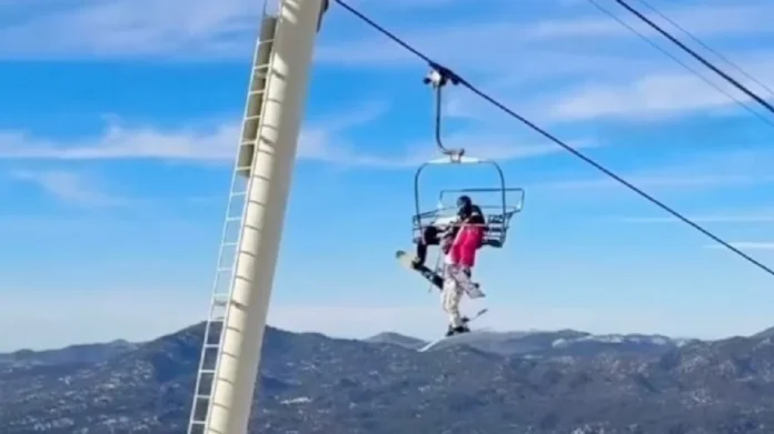 Esquiadora queda colgando a 400 metros en un teleférico en California, Estados Unidos