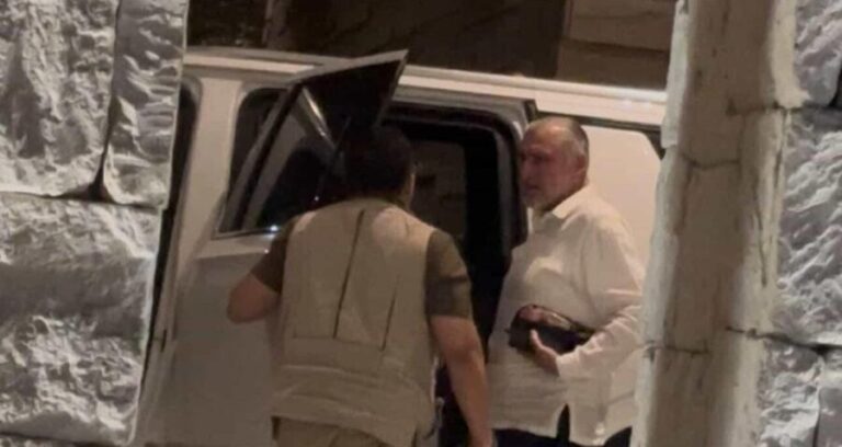 Captan al morenista Adán Augusto en el lujoso hotel Nizuc de Cancún. Quizá pagó más de 100 mil pesos por una villa privada.
