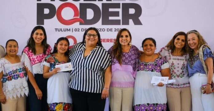 Mara Lezama inicia en Tulum la renovación de tarjetas del programa Mujer es Poder. 60 mil serán apoyadas este año.