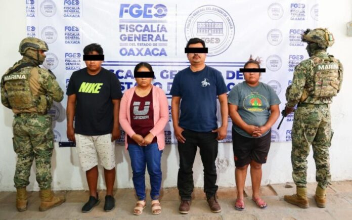 Detienen a presidente, síndica y dos policías municipales de Santa María Ipalapa, Oaxaca por homicidio de exedil