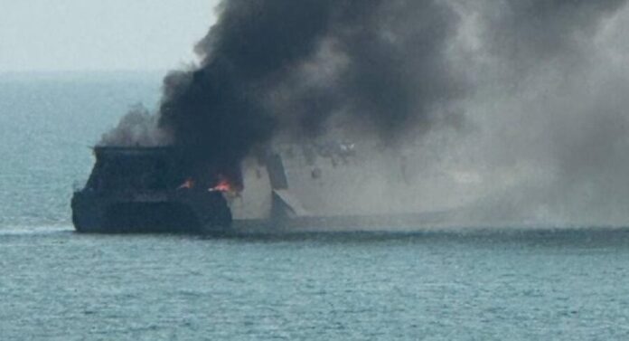 Estados Unidos hunde un buque por torpedo de Irán; es el primer ataque así desde la Segunda Guerra Mundial.