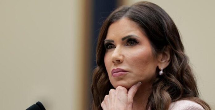 Donald Trump destituye a Kristi Noem como secretaria de Seguridad de Estados Unidos pero le dará cargo honorario.