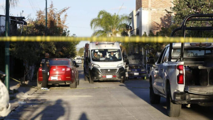 Pasajeros de autobús quedan atrapados en un enfrentamiento armado en Silao, Guanajuato